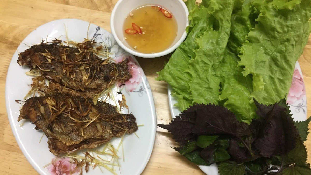 Fried tilapia with lemongrass and chili