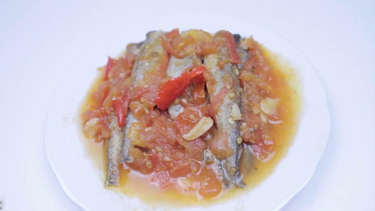 Crispy fried fish eggs with tomato sauce