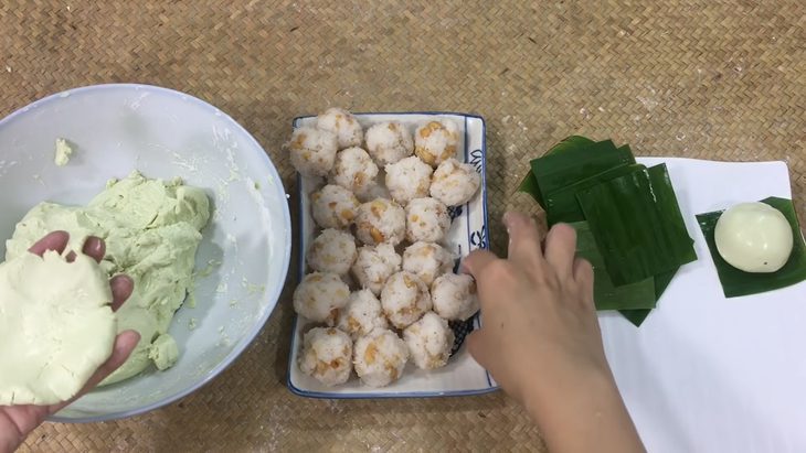 Step 5 Shaping the cake for pandan leaf dumplings