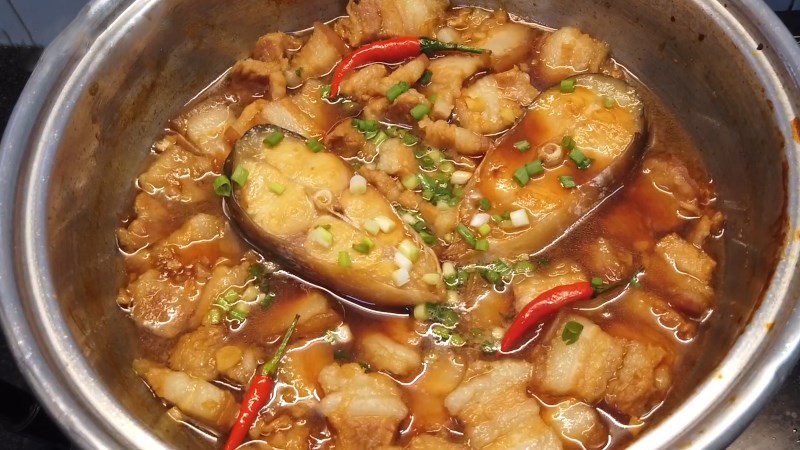 Fish cooked with pork belly