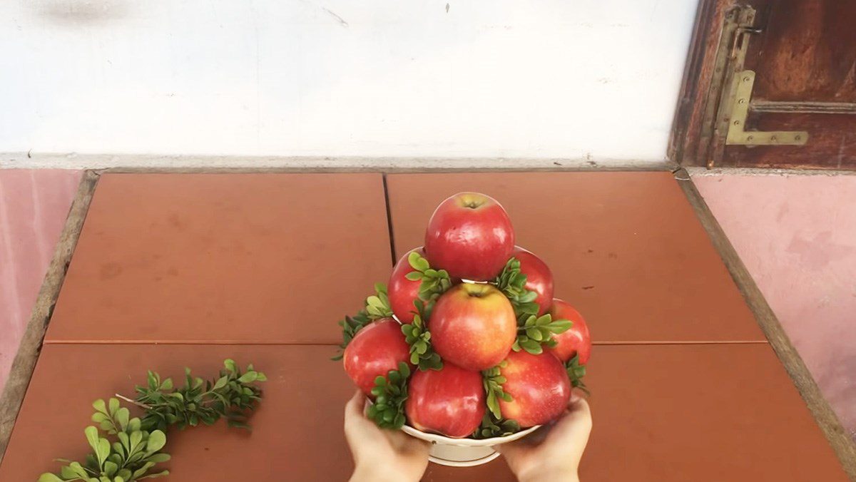 How to arrange one type of fruit using glue