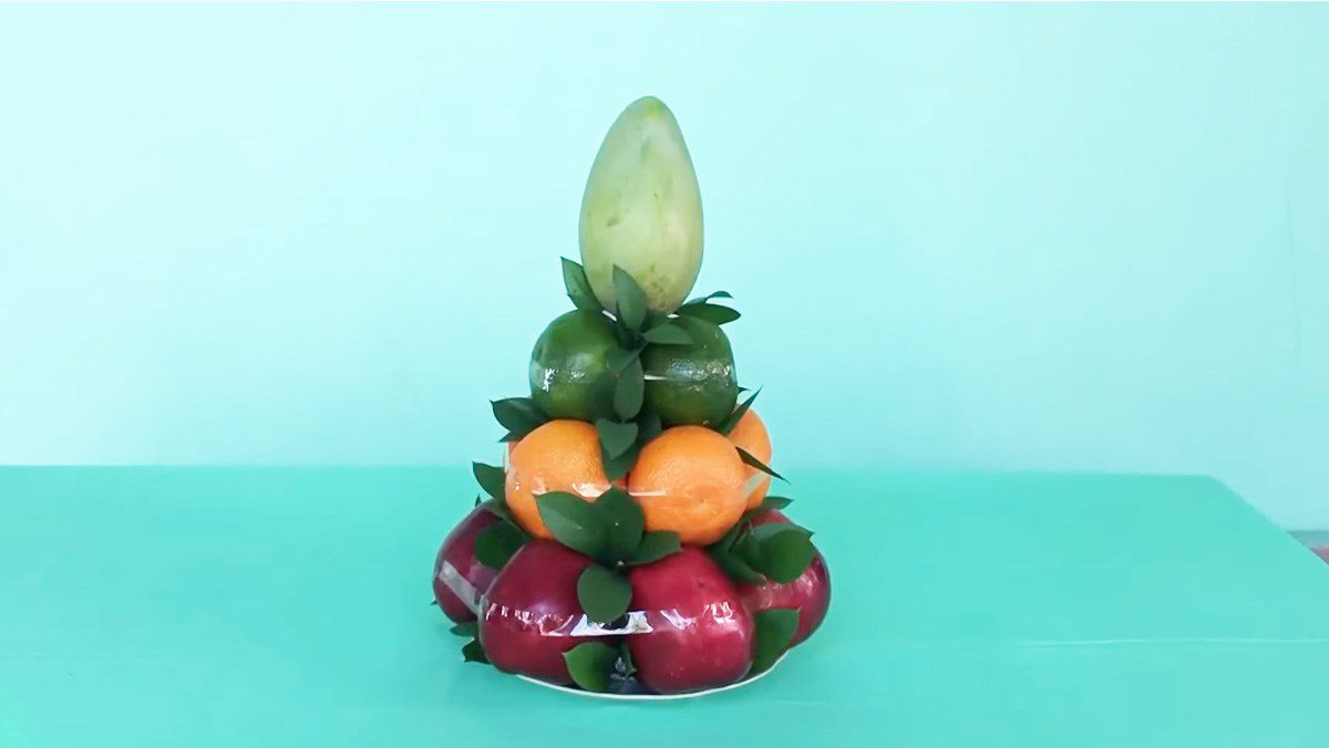 How to arrange various fruits with tape