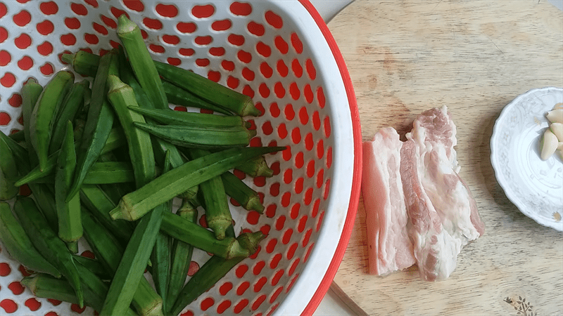 Ingredients for the dish 2 ways to make stir-fried okra with pork