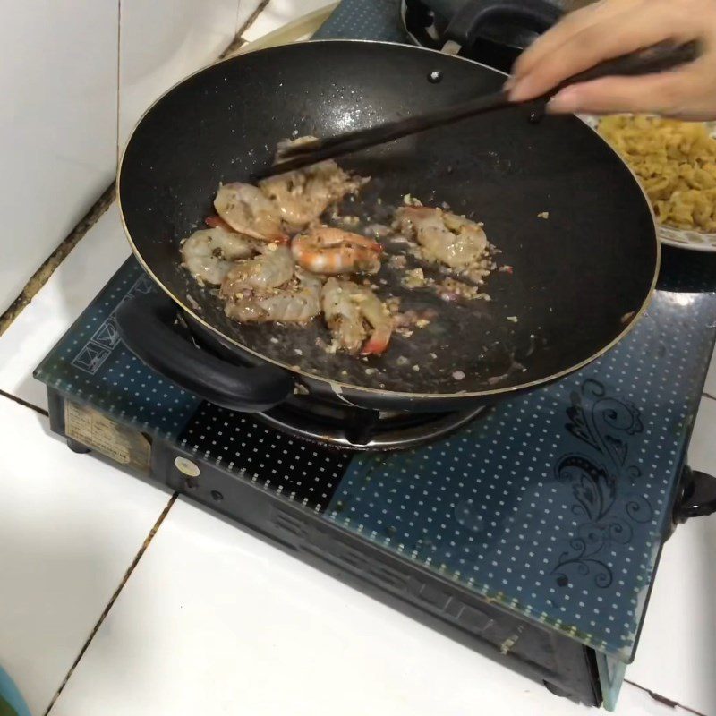 Step 4 Sautéed Shrimp Stir-fried Mustard Greens