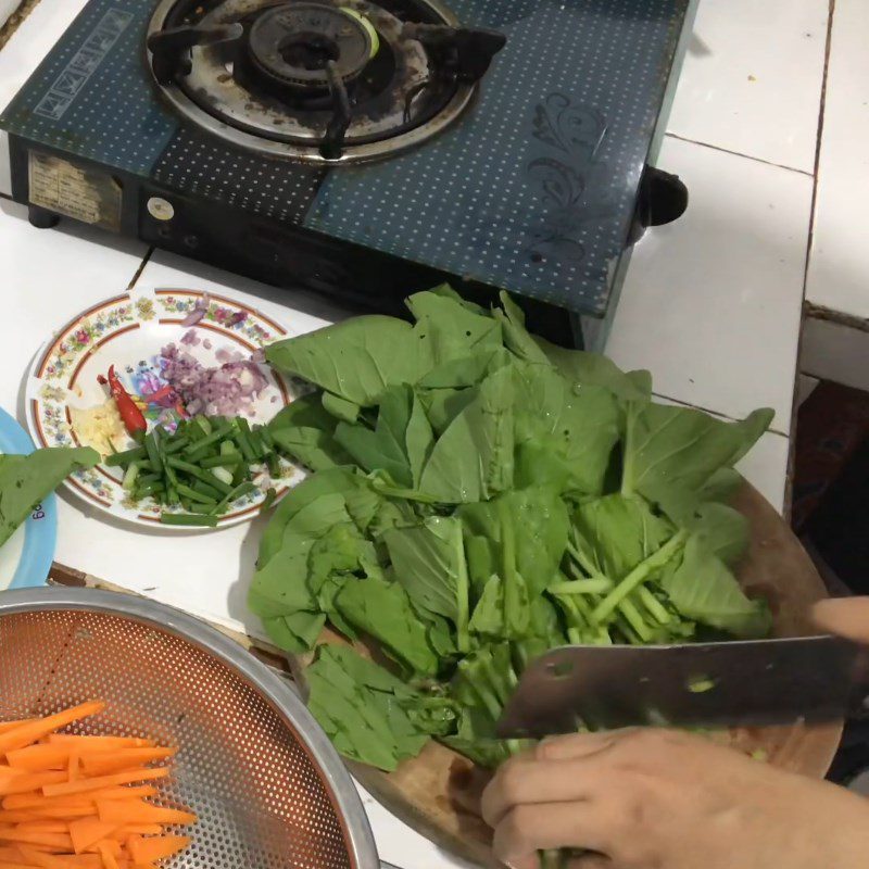 Step 1 Prepare Ingredients for Stir-Fried Sweet Mustard Greens with Shrimp