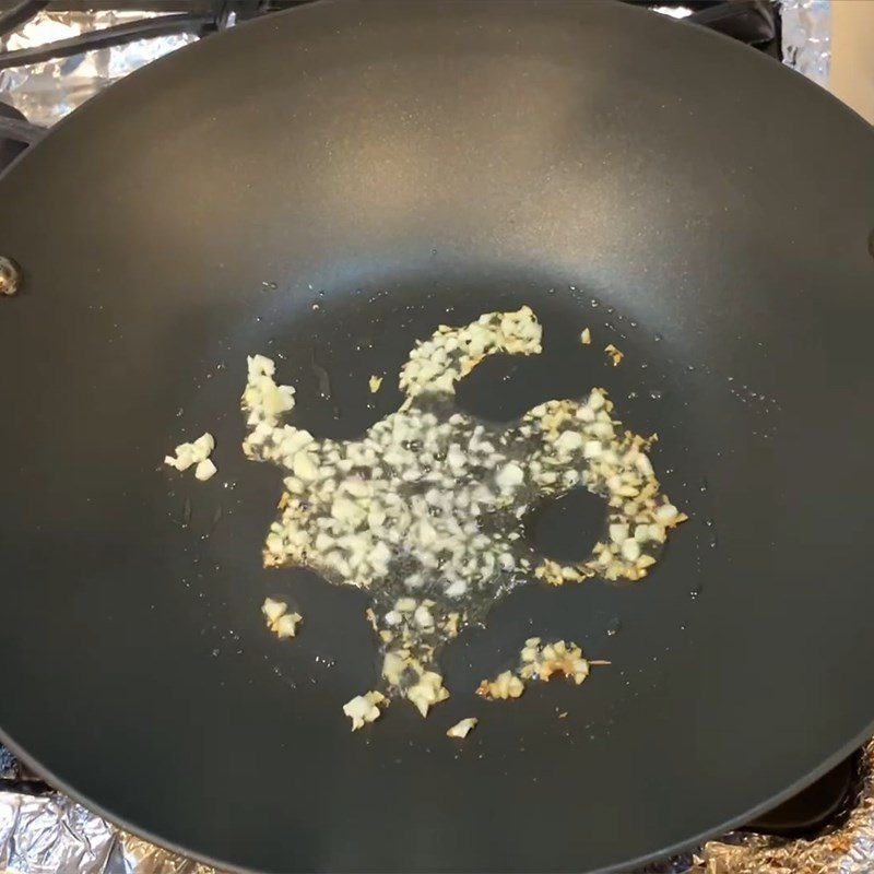 Step 2 Stir-fried Napa cabbage with garlic Stir-fried Napa cabbage with garlic