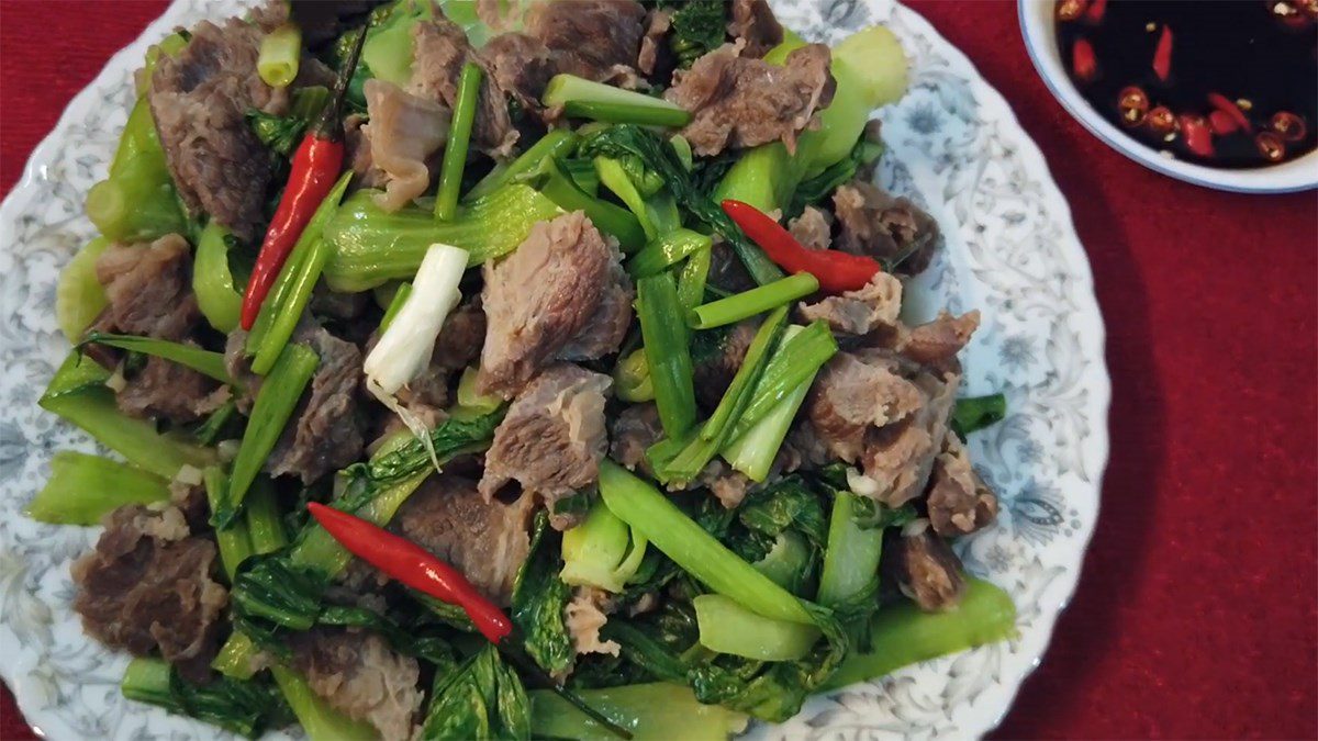 Stir-fried bok choy with beef