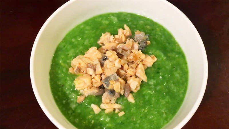 Salmon porridge with spinach