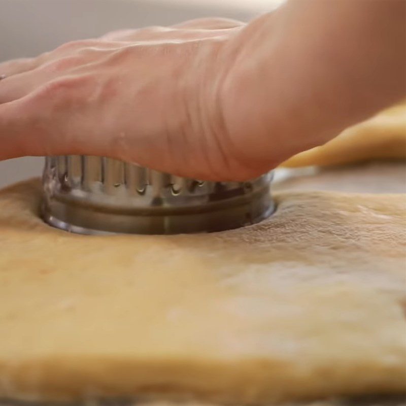 Step 3 Rolling dough and shaping Chocolate cream cookies