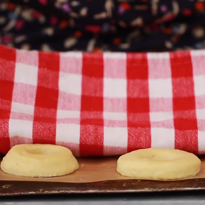 Step 2 Rolling the dough and shaping the animal-shaped butter cookies