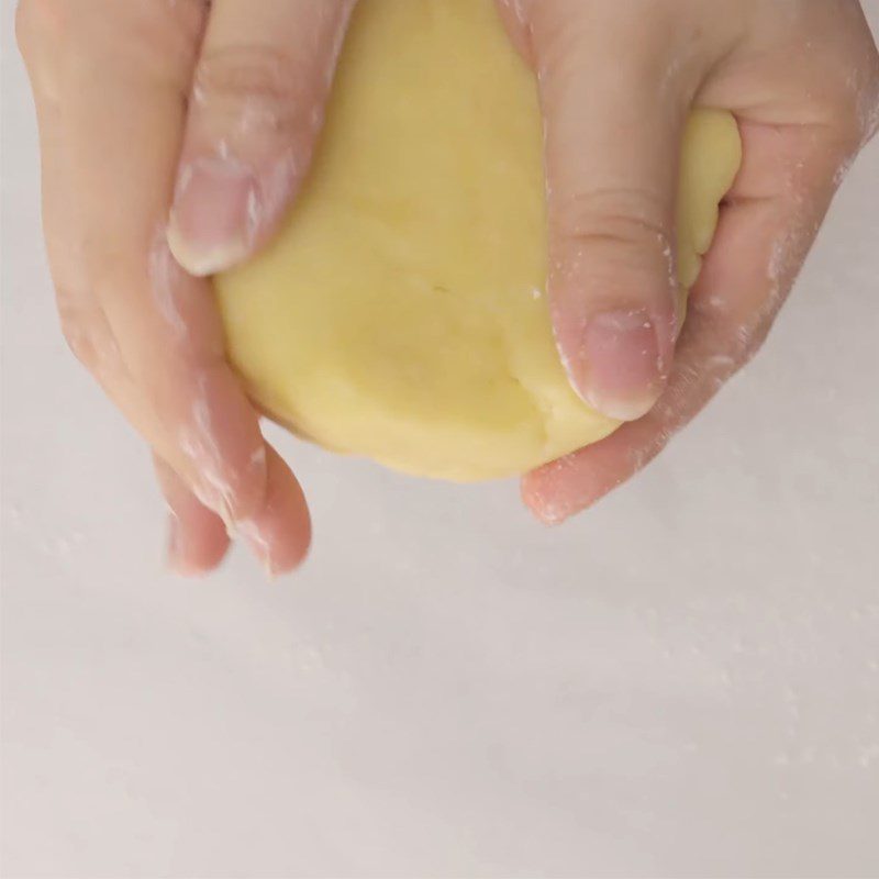 Step 2 Rolling the dough and shaping the tart base Almond Plum Tart