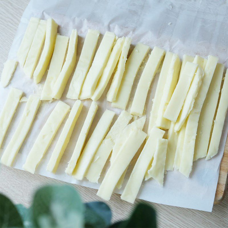 Step 3 Roll the dough and shape the potato sticks Potato sticks