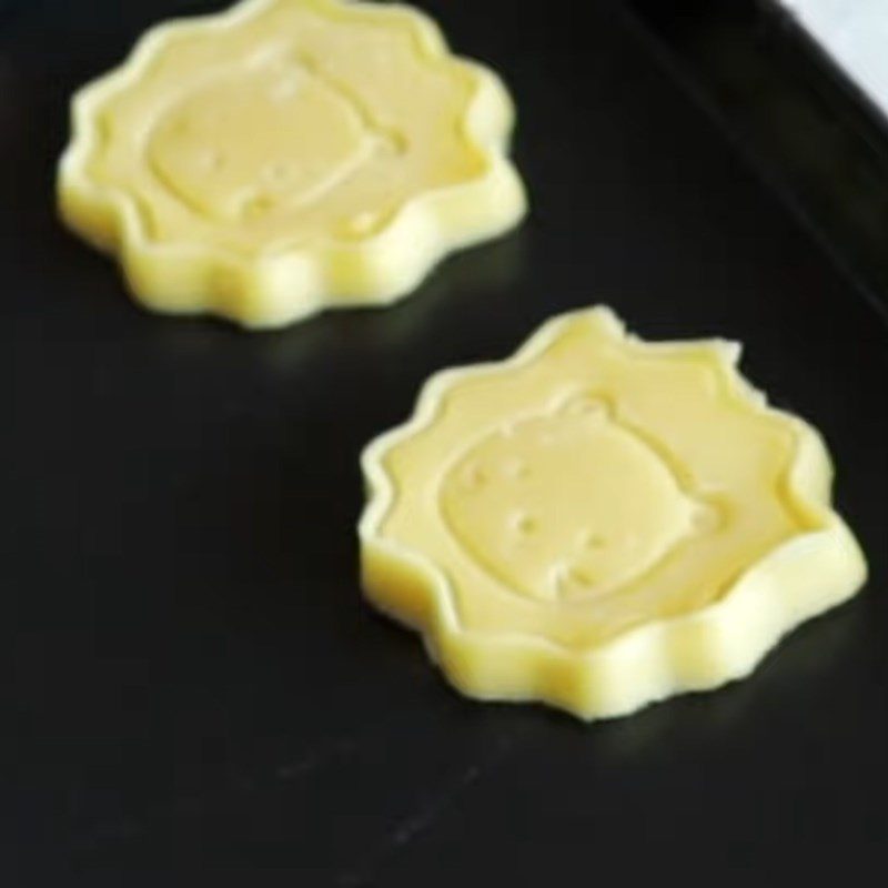 Step 3 Roll the dough and shape the animals for animal-shaped cookies using an air fryer