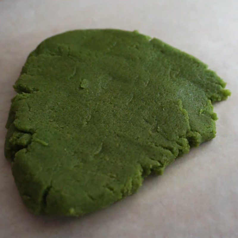 Step 2 Flattening and dividing the crispy shell dough Green tea cream puff with green tea filling