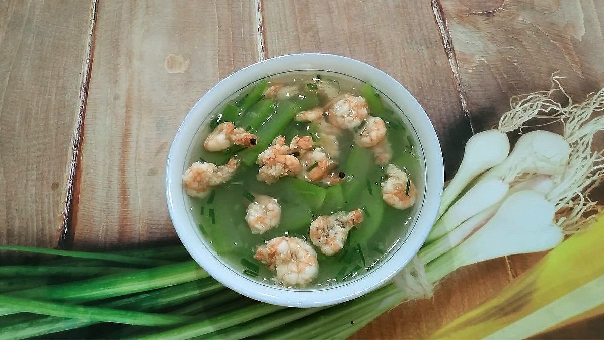 Melon soup with shrimp