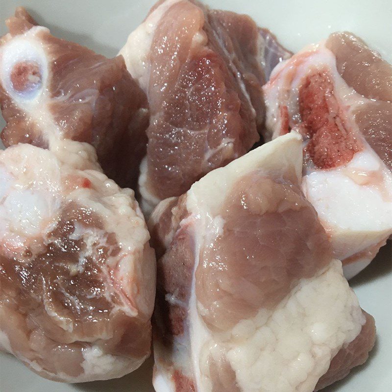 Step 1 Prepare and marinate the pork ribs Pumpkin soup with pork ribs