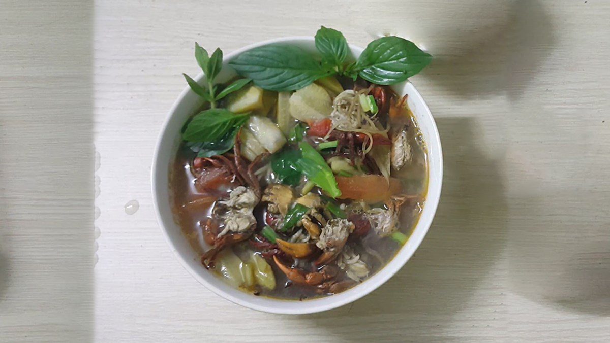 Crab Soup Cooked with Starfruit