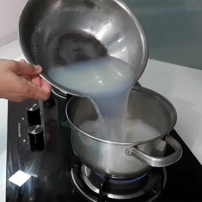 Step 4 Cooking clam soup with dill