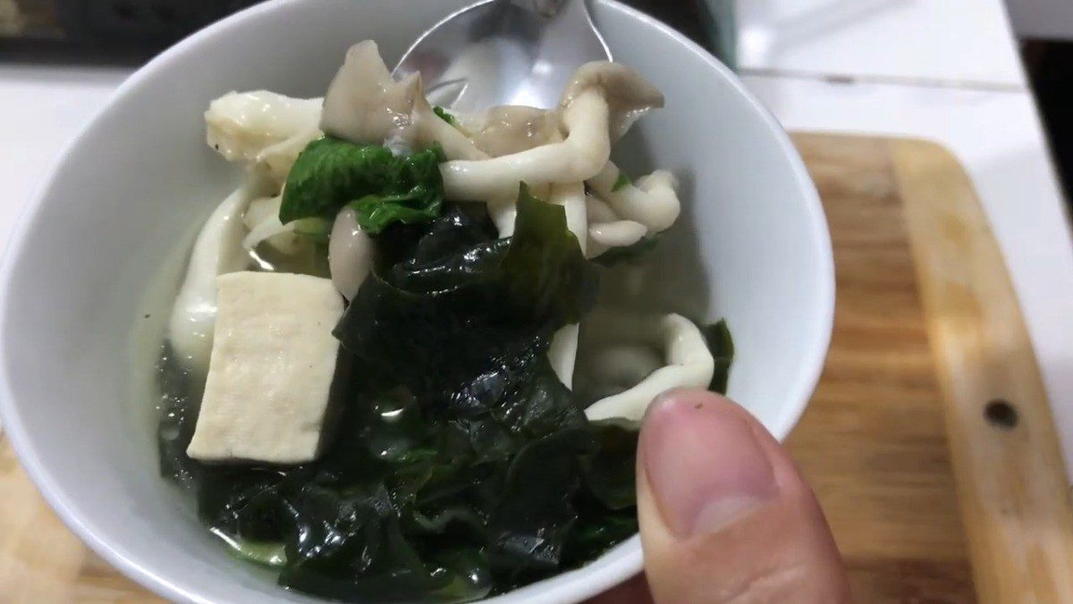 Sweet vegetable soup with seaweed