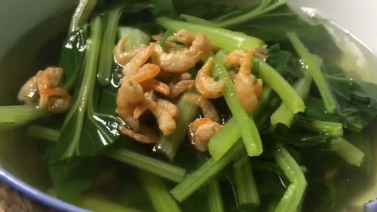 Sweet Cabbage Soup with Dried Shrimp