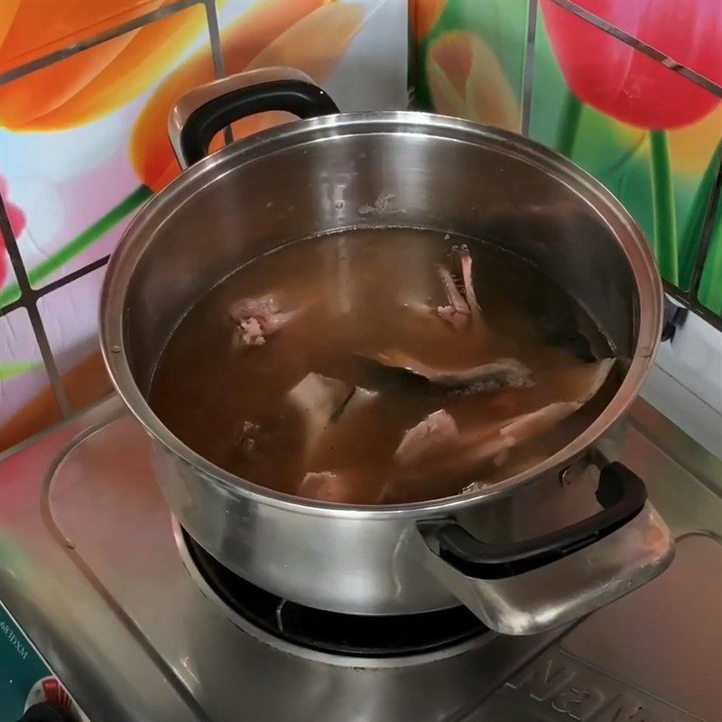 Step 3 Cook the soup Sour soup with water spinach