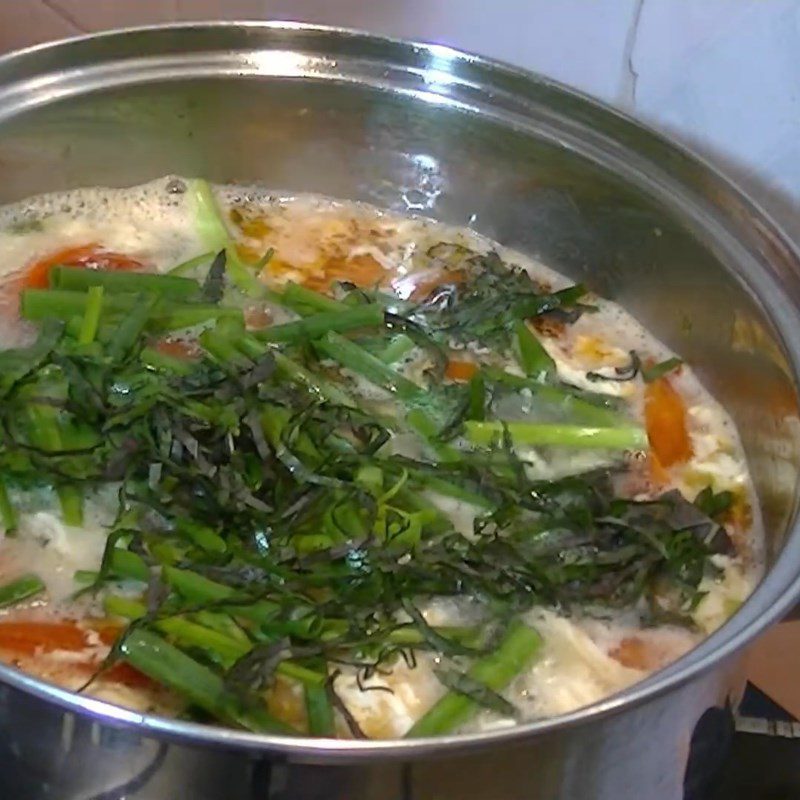 Step 4 Completion of Egg Soup with Perilla Leaves