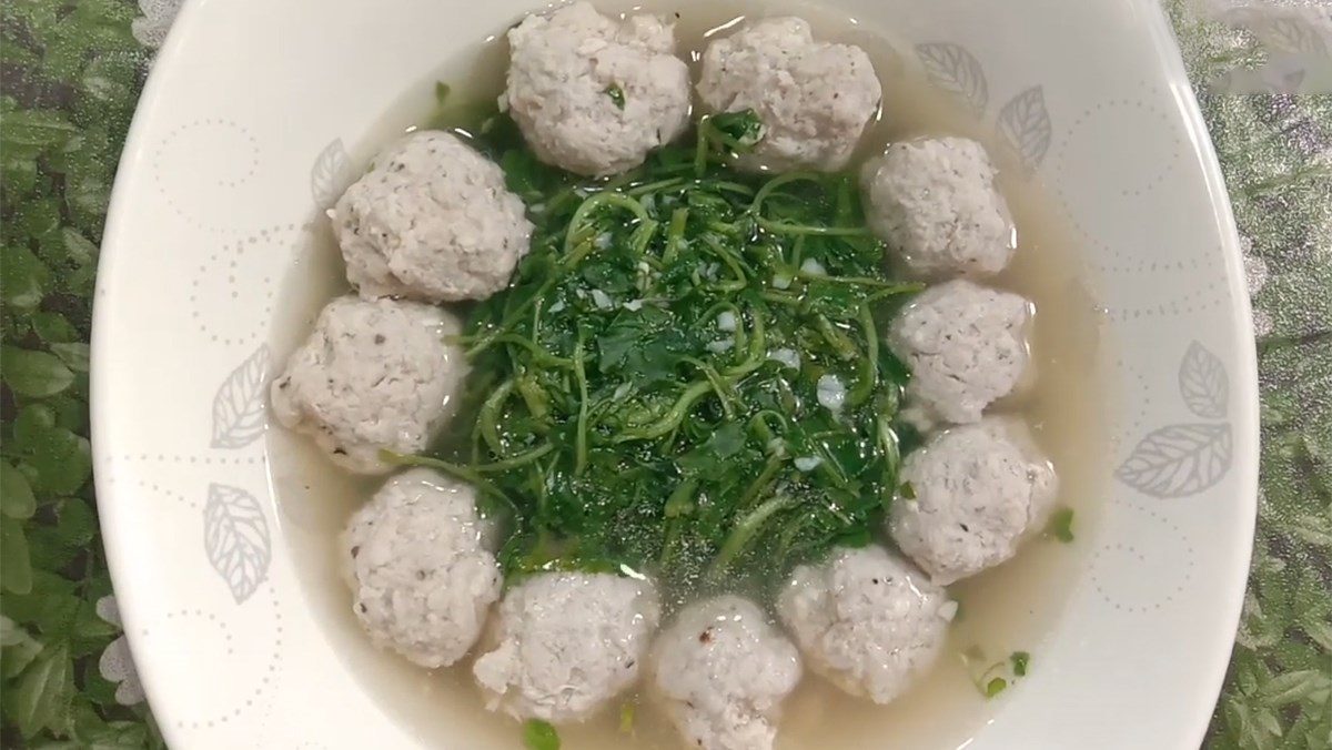 Watercress Soup with Meatballs