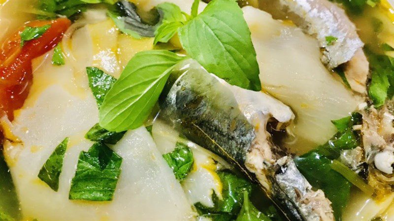 Sour bamboo shoot soup with mackerel