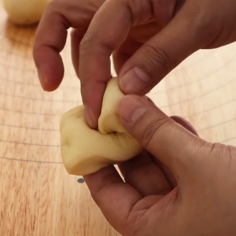 Step 4 Cutting the dough, rolling it into balls Mini strawberry stuffed bread