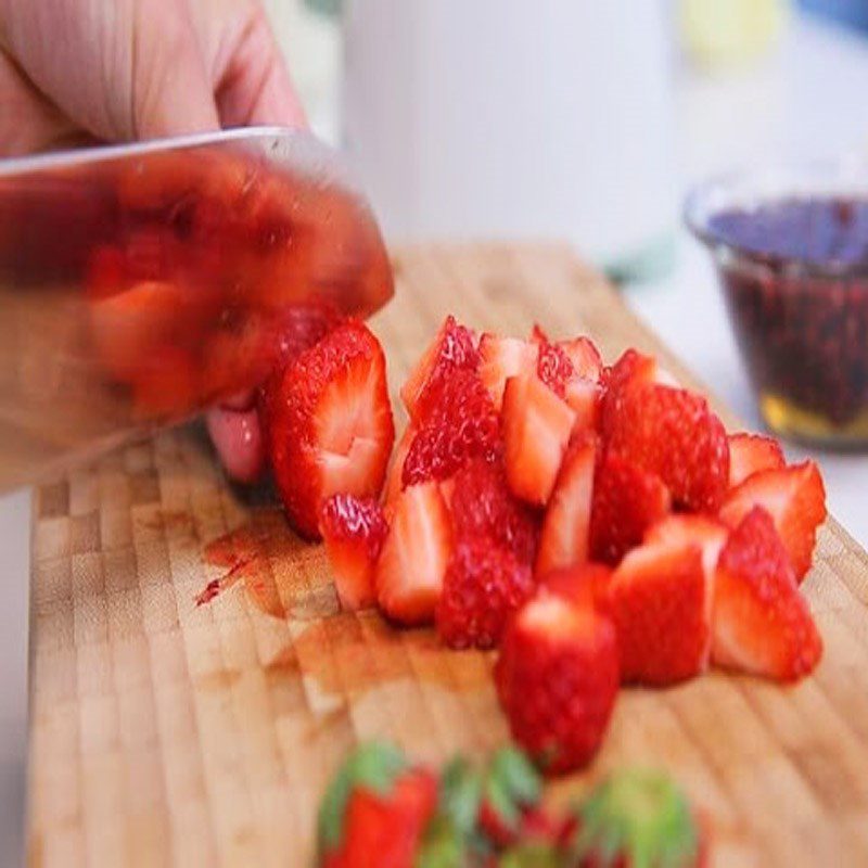 Step 1 Cut strawberries