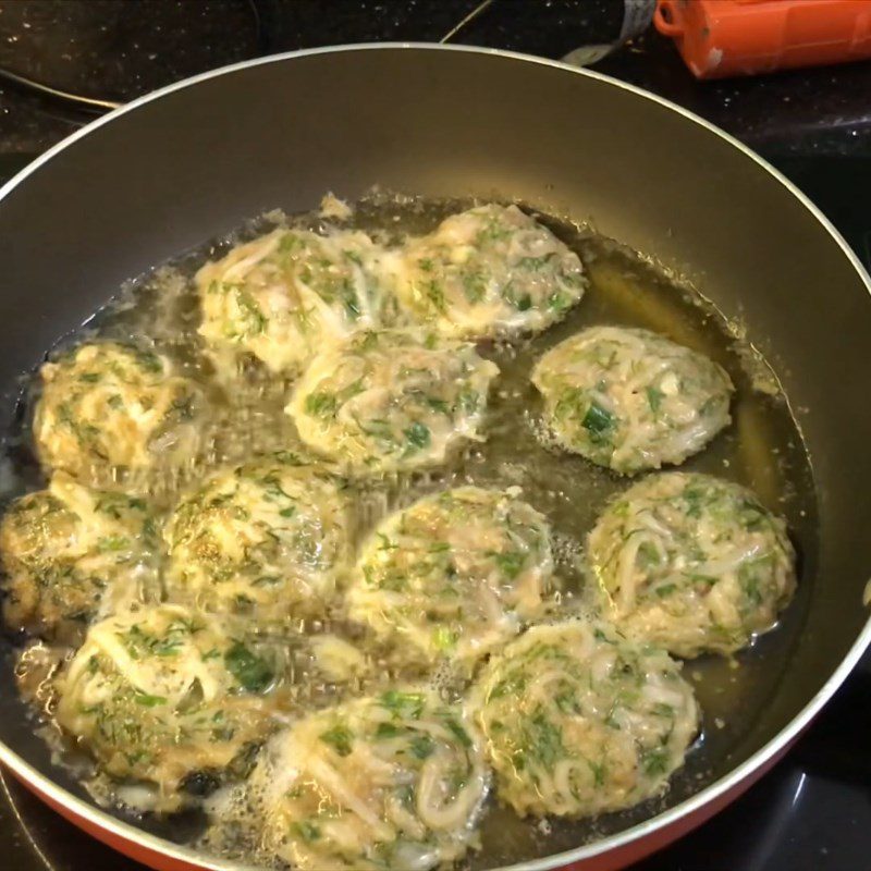 Step 3 Frying fish cake