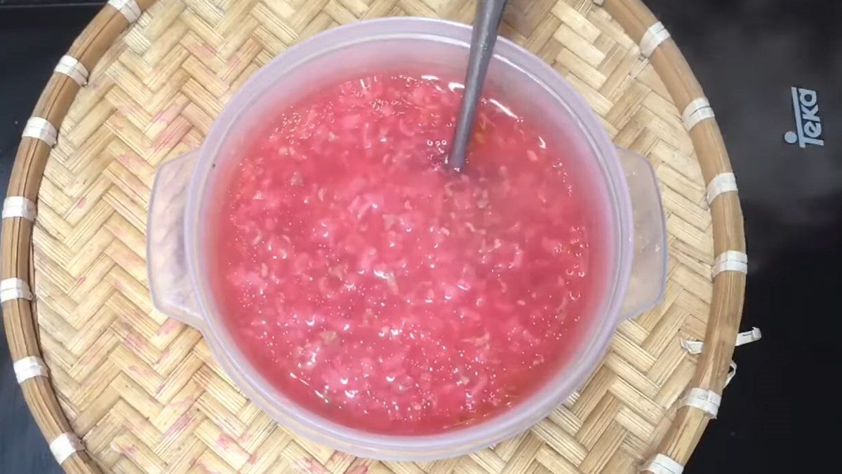 Beetroot porridge with beef