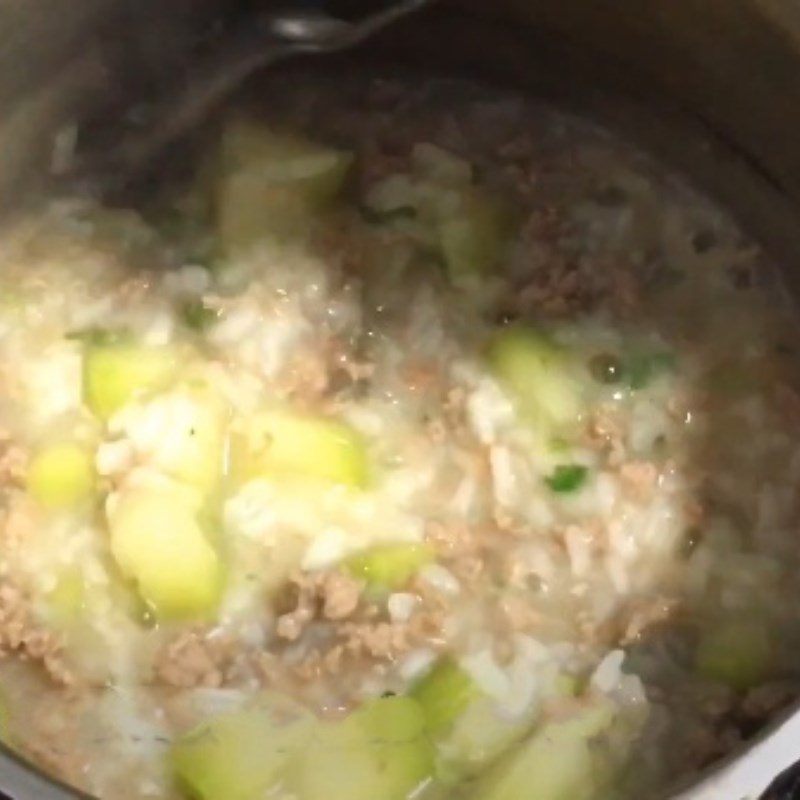 Step 3 Cook porridge Duck porridge with green squash