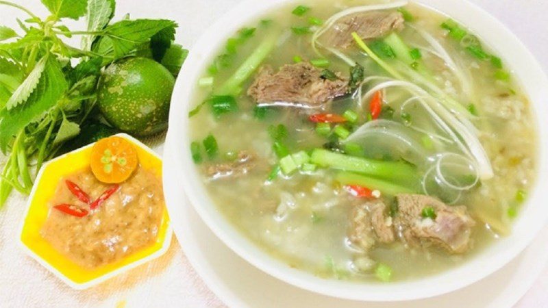 Goat meat porridge with mung beans