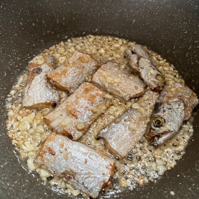 Step 2 Cooking the Dish Mackerel with Garlic Fish Sauce