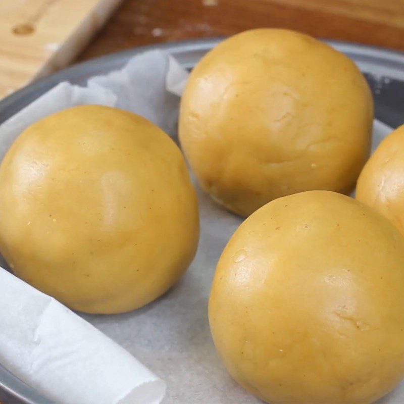 Step 4 Divide the dough and wrap the filling Mooncake made with a rice cooker