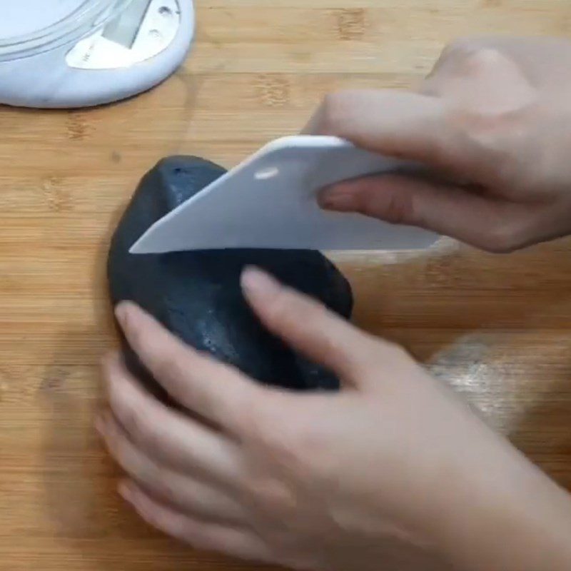 Step 3 Divide the dough and shape the Bamboo charcoal bread