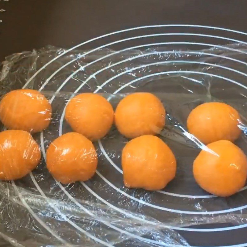 Step 4 Divide and roll the dough for tangerine bao