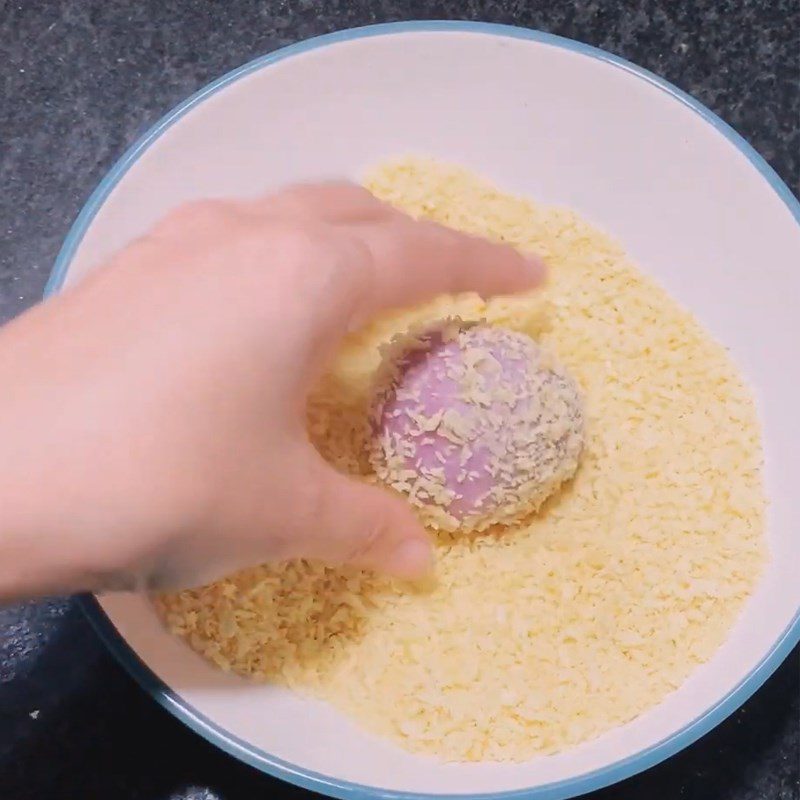 Step 5 Fry the cake Taro cheese fried cake