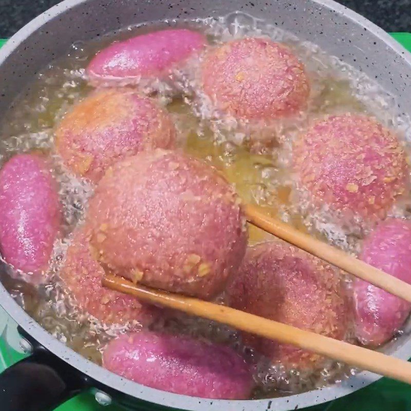 Step 5 Fry the cake Taro cheese fried cake