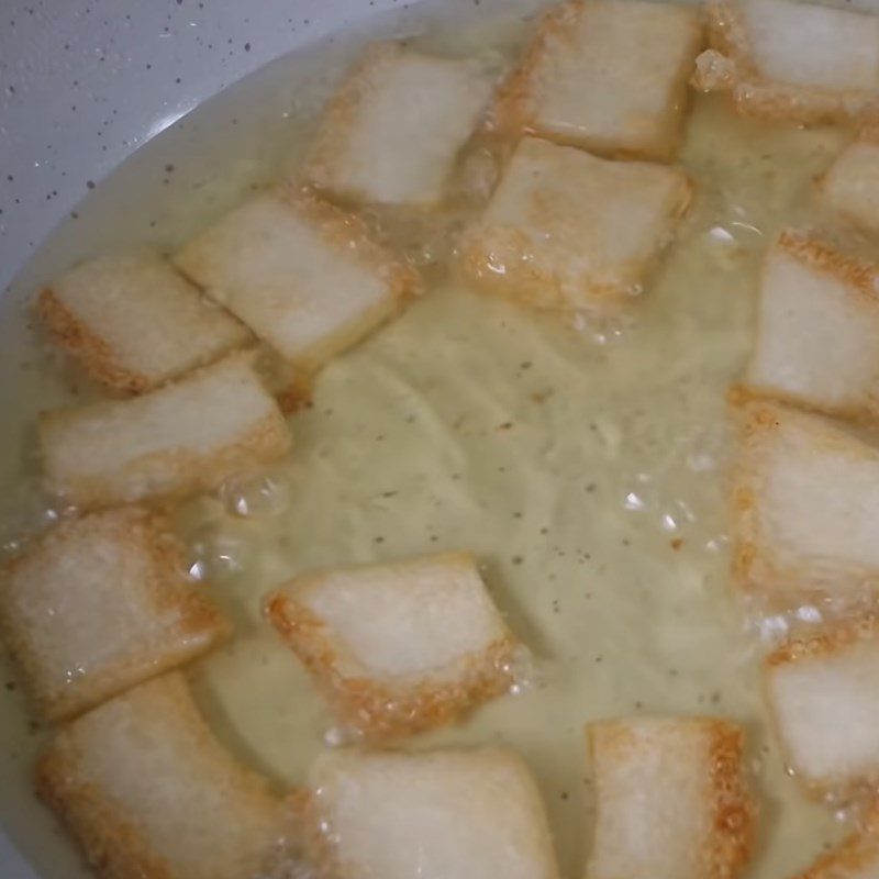 Step 4 Frying rice flour cake Fried with rice flour and tapioca flour