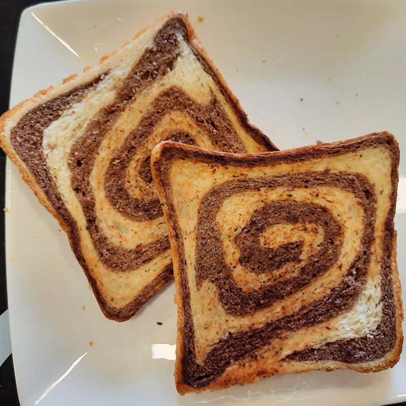 Step 3 Frying the sandwich egg and sausage sandwich