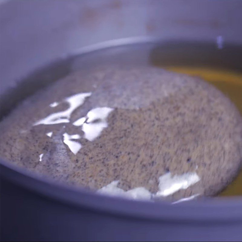 Step 5 Frying black sesame bread Black sesame bread with matcha green tea filling