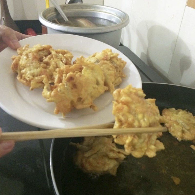 Step 4 Fried shrimp pancakes Shrimp pancakes with taro