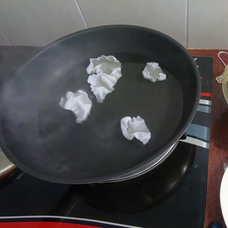 Step 2 Fry the rice paper Crispy fried rice paper with salt and chili