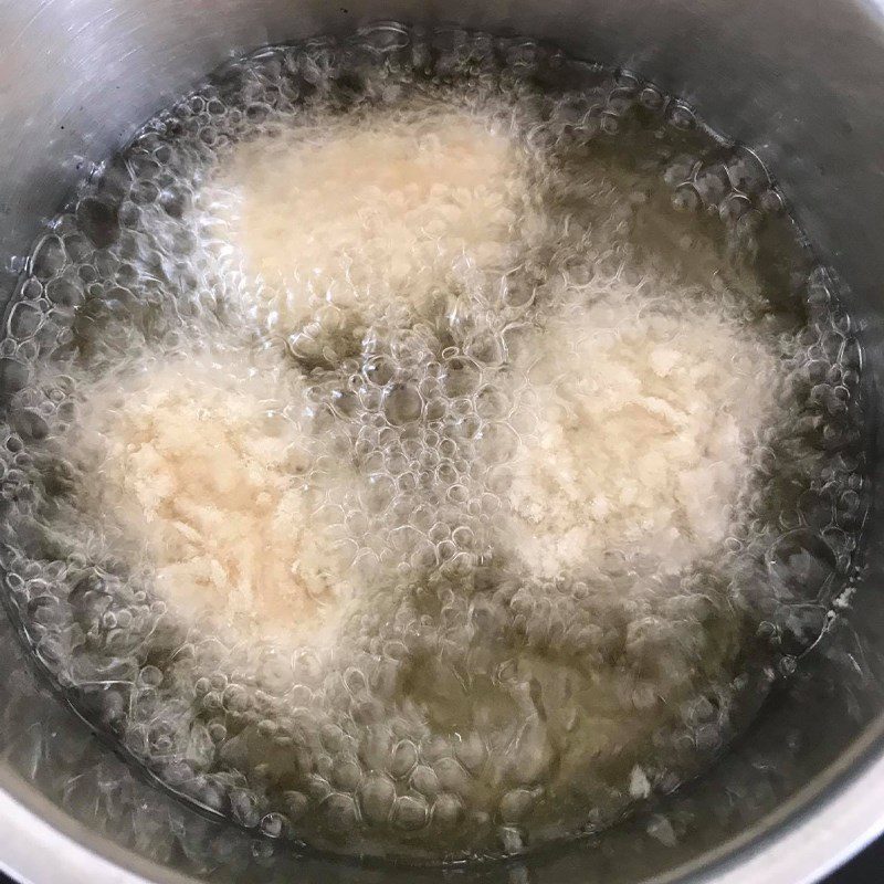 Step 5 Frying the purple sweet potato cake Fried purple sweet potato cake