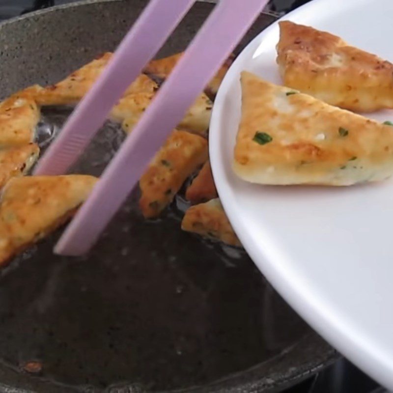 Step 4 Fry the dough Fried cheese cake