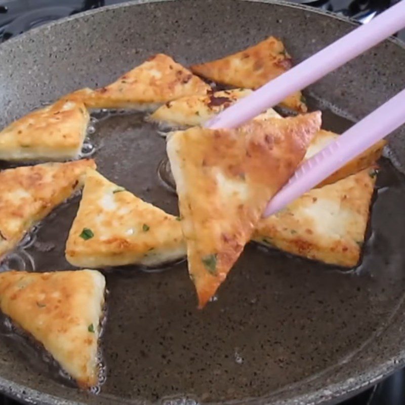 Step 4 Fry the dough Fried cheese cake