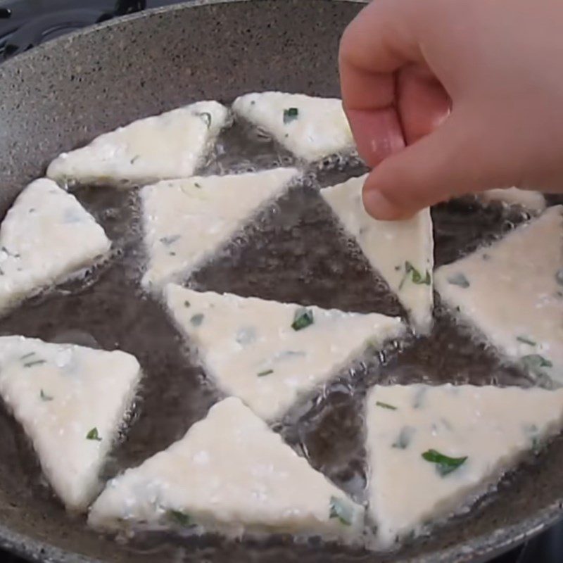 Step 4 Fry the dough Fried cheese cake