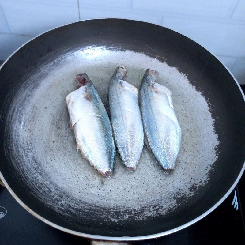 Step 4 Fry the Sake Salmon